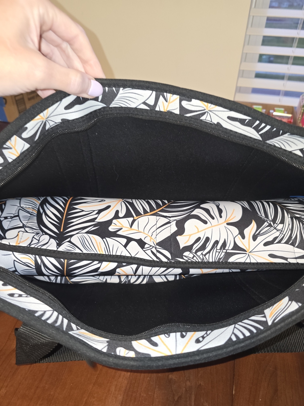 EdenRiver Tropical Leaf Print Tote Bag in Black & White, American Mahjong Bag - Picture 12 of 16